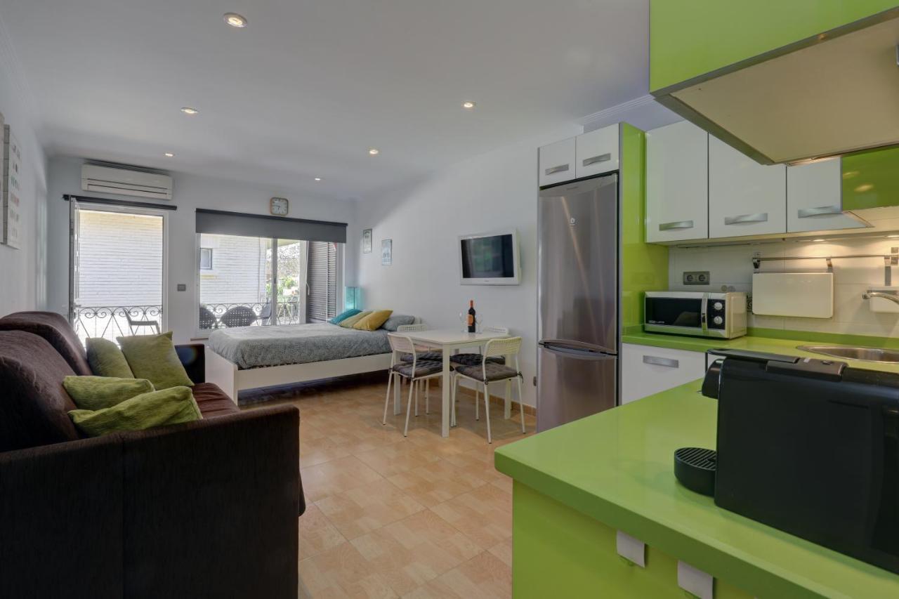 Apartamento 071 - Beachside Studio Perfect For A Family Getaway Torremolinos Exterior foto