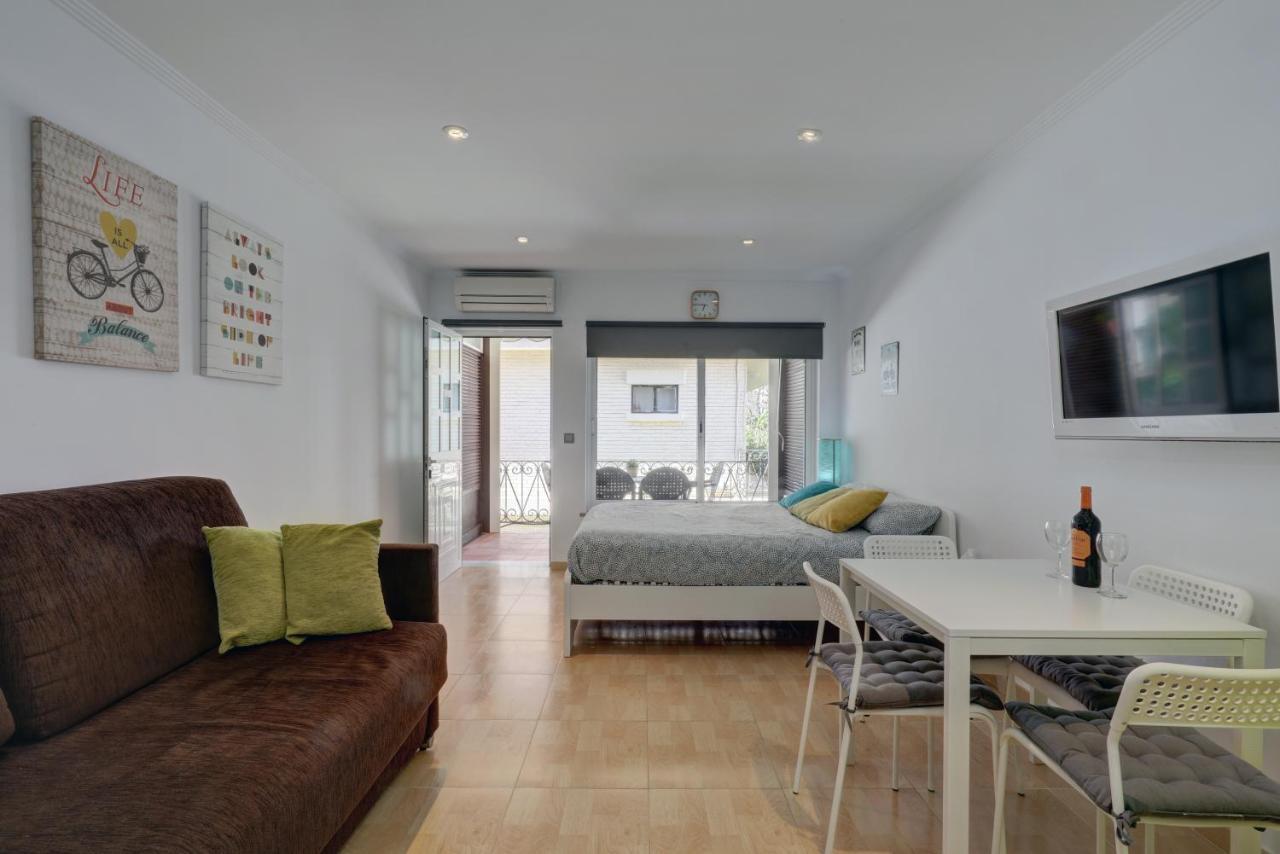 Apartamento 071 - Beachside Studio Perfect For A Family Getaway Torremolinos Exterior foto